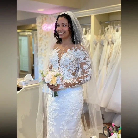 Beautiful Essence of Australia wedding dress - Picture 1 of 10